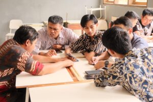 WhatsApp Image 2025-12-14 at 19.08.29 (1) Diskusi kelompok guru